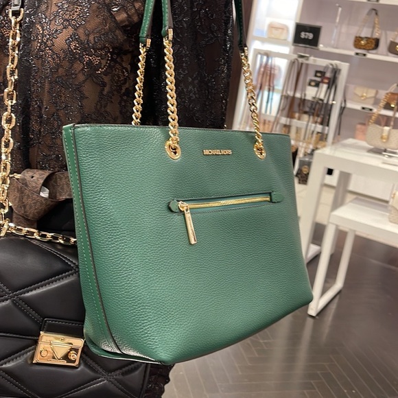 MICHAEL KORS
Jet Set Medium Front Zip Pebbled Leather Chain Tote Bag
Jewel Green - Picture 16 of 16
